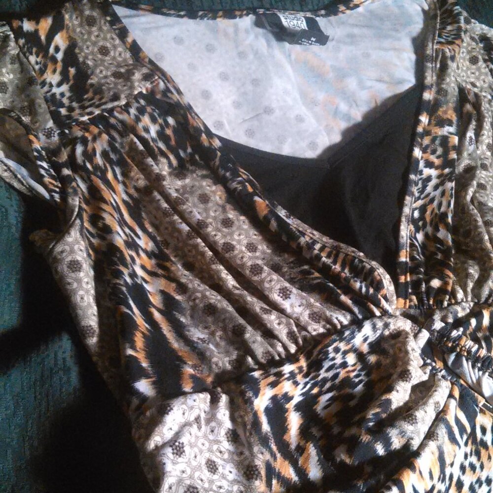 Studio 140 Animal Print Short Sleeved Blouse (Size Medium)